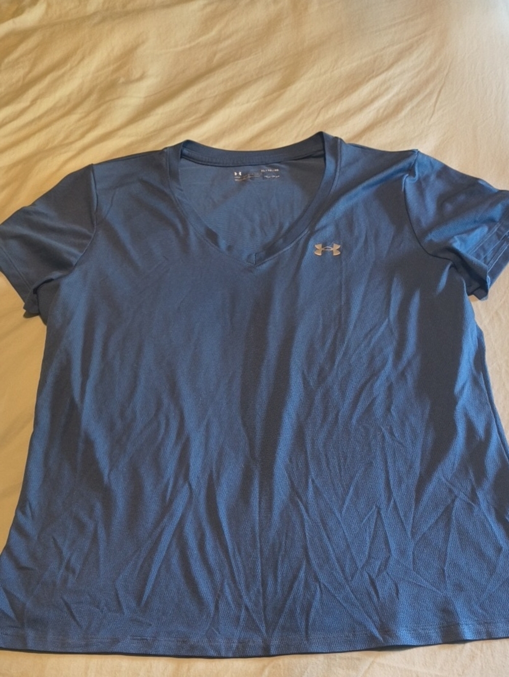 Under Armour Women’s Blue V-Neck Short Sleeve Training Tee